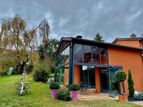 Installation de fermeture de terrasse vitr&eacute;e pr&egrave;s de Villefranche-sur-Sa&ocirc;ne