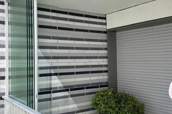 Fermeture de loggia avec système coulissant tout verre : profiter de sa terrasse plus longtemps à Lyon!