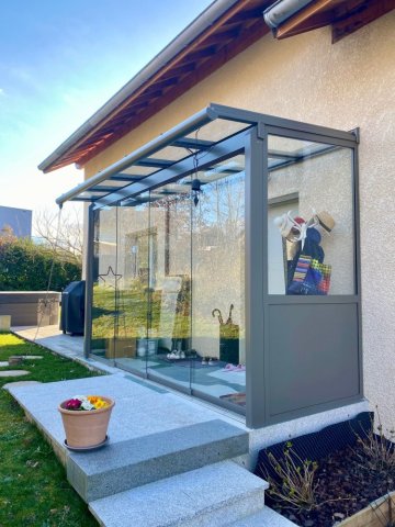 Conception d'une extension pour l'am&eacute;nagement d'un SAS d'entr&eacute;e enti&egrave;rement vitr&eacute;e dans une charmante villa en r&eacute;gion Rh&ocirc;ne-Alpes.